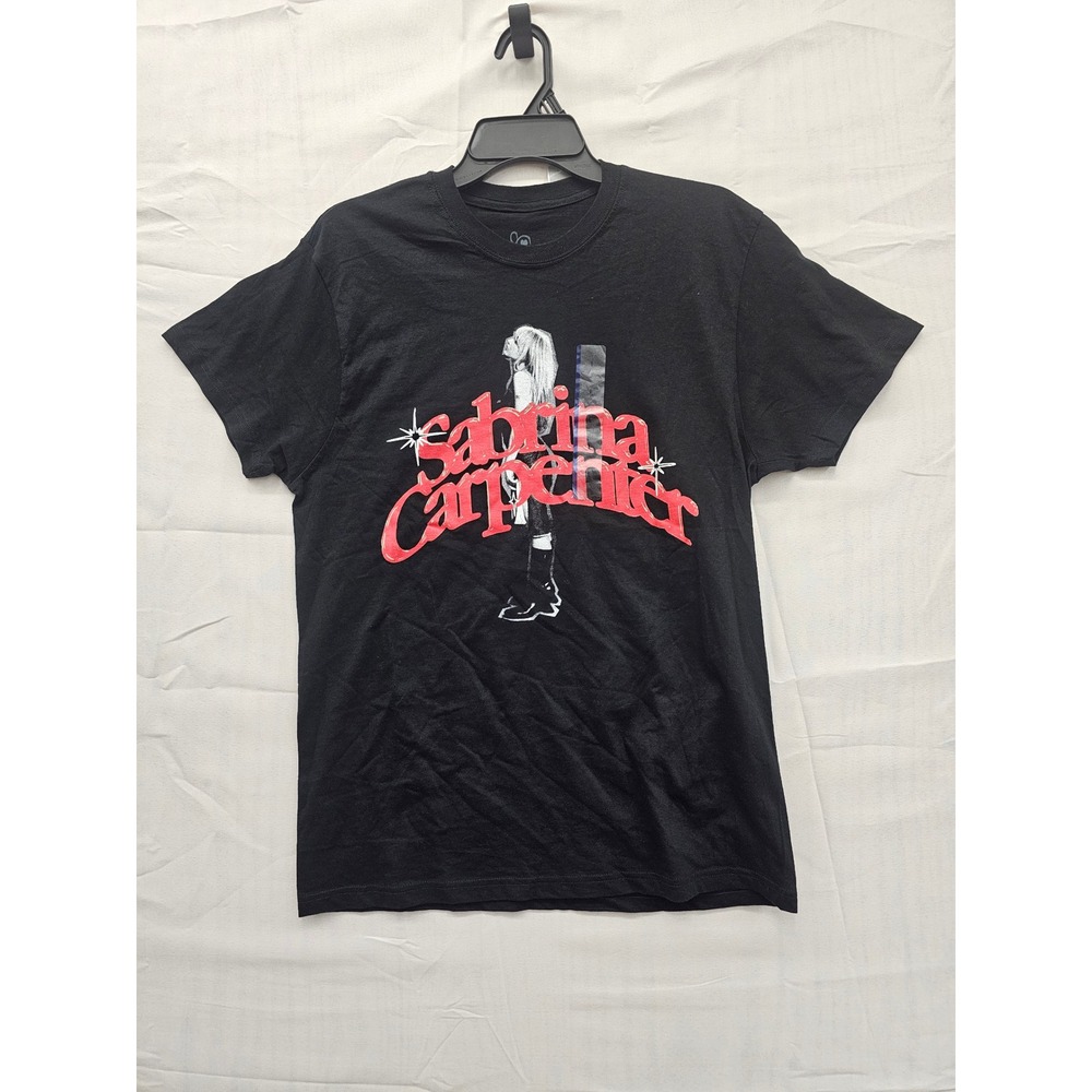 Sabrina Carpenter Black Graphic T-Shirt Red Logo Cotton Mens Large SCA135078 NEW
